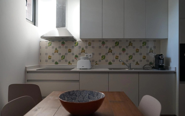 Modern house - air cond, free parking, breakfast