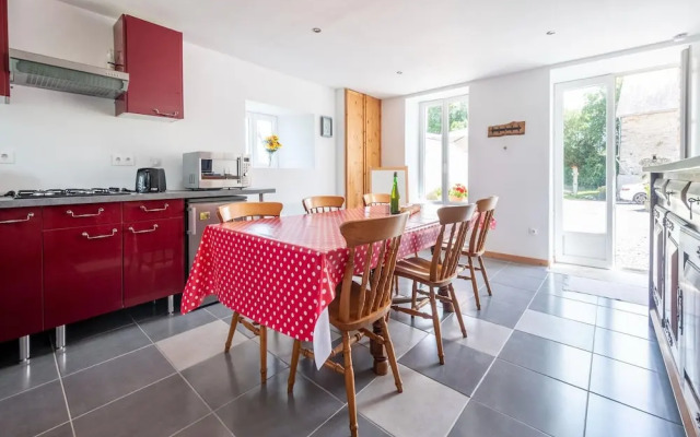 Cosy Holiday Home With Garden