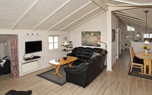 Luring Holiday Home in Hemmet With Whirlpool