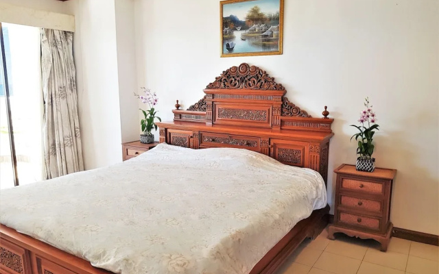 Fantastic 2 bed With Huge Balcony & sea Views