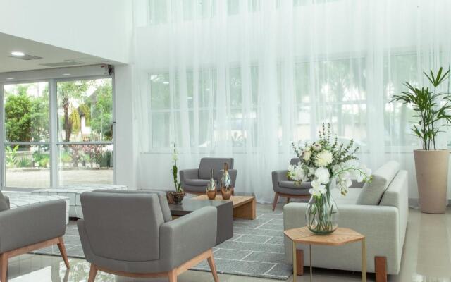 Americas Townhouse Hotel