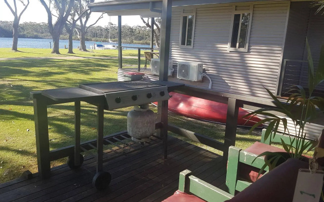 Bentley Waterfront Motel & Cottages