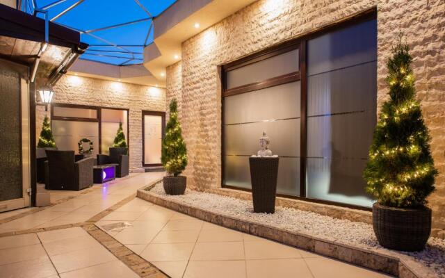 H & V Residence - Split Level Apartment