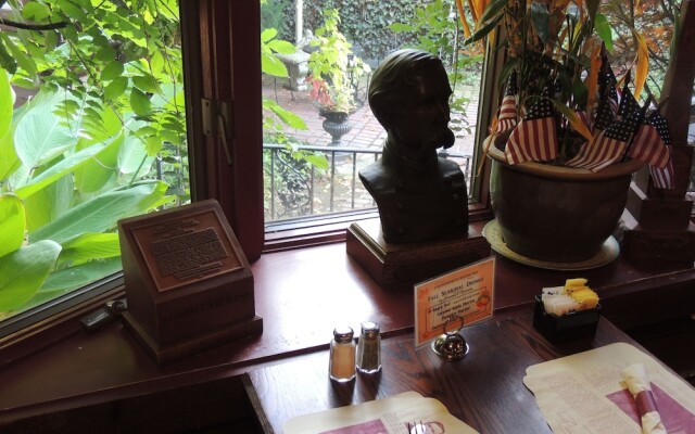 Historic Farnsworth House Inn