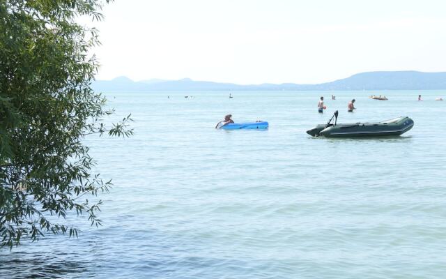 Balatontourist Vadvirág Kemping