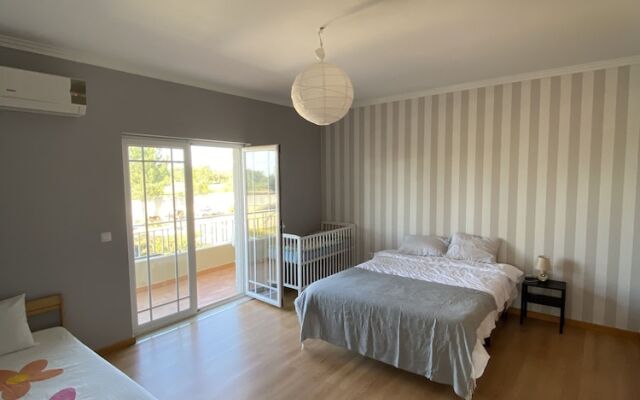 Charming 4-bed Villa in Quinta do Anjo, Palmela