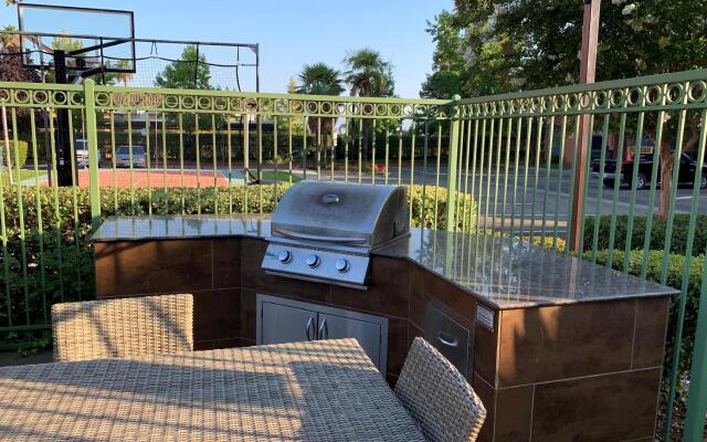 SenS Suites Livermore, SureStay Collection by Best Western