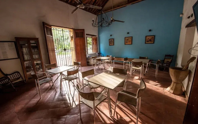 La Casa Amarilla
