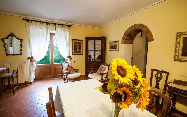Panoramic Villa in Tuscany Rolling Hill, Well Connected, Everyday new Journey to