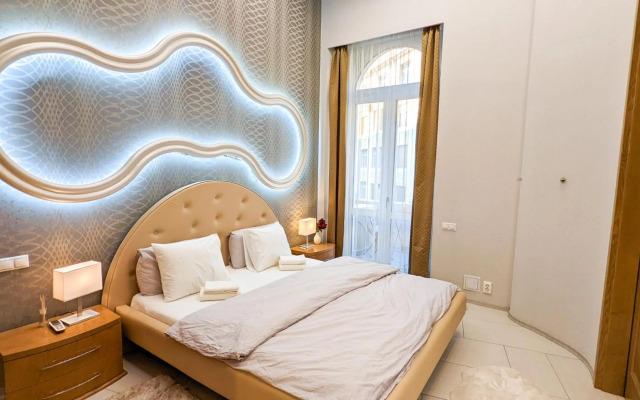 120M2 LUXURY CONDO with SAUNA, JACUZZI, CINEMA In Downtown Budapest