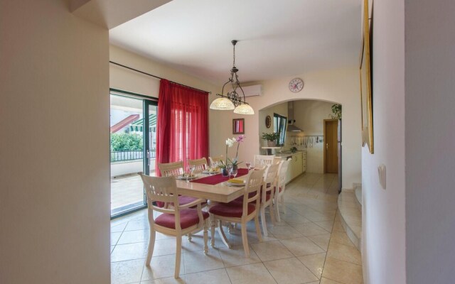 Amazing Home in Stobrec With Wifi and 4 Bedrooms