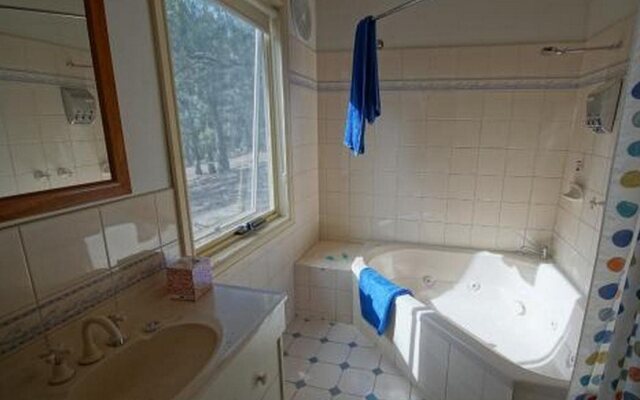 Lorne Bush House Cottages & Eco Retreats