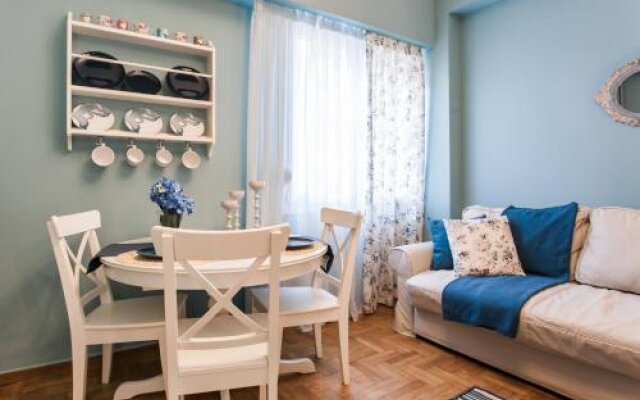 Charming Acropolis Metro Station apartment, clean and cozy