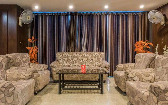 Oyo 3892 Hotel Divya Palace