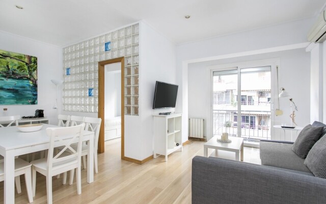 Beautiful Apt next to the Sagrada Famila