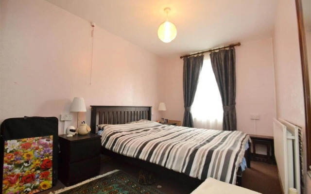 1 Bed-sleeps 4-free Parking-15 Min to Putney