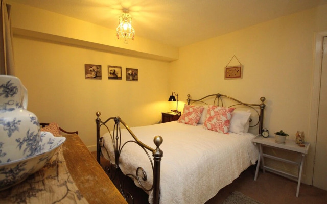 Silver Lining - St Patrick Sq Apartment