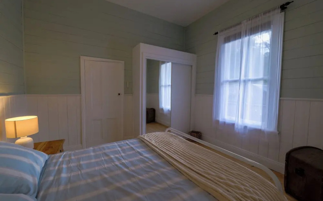Ferntree Digs Cottage – Guest Rooms – Melbourne