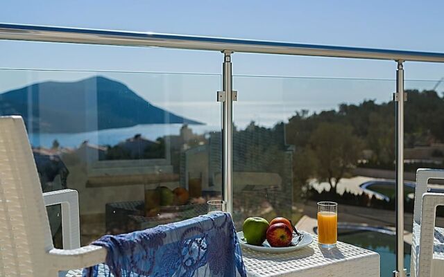 Villa Mountain by Akdenizvillam