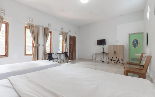 OYO 3040 D'pineapple Villa