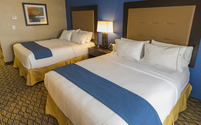 Holiday Inn Express & Suites Thunder Bay, an IHG Hotel