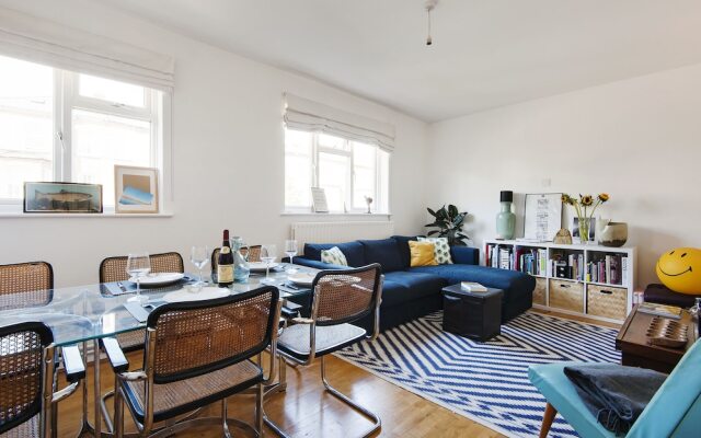 Bright and Breezy home by Clapham Common