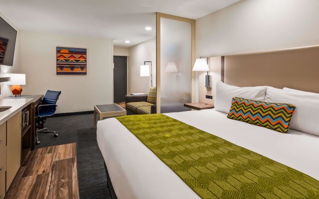 La Quinta Inn & Suites by Wyndham Tulsa Downtown/Route 66