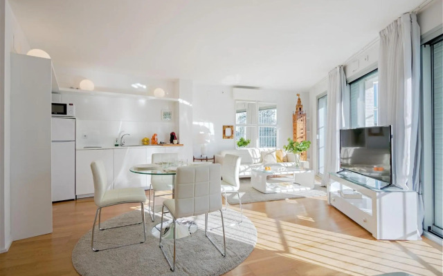 Betis Deluxe Riverside by Valcambre