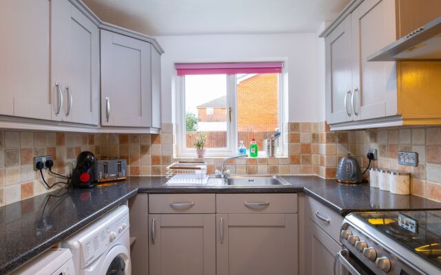Spacious 4-br Cambridge House, Free Parking