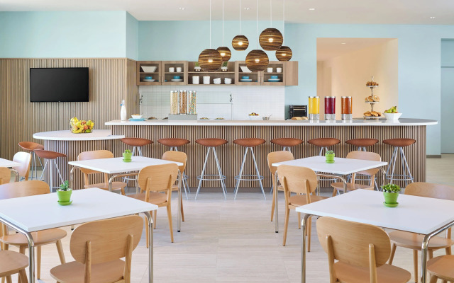 Element Charleston Airport