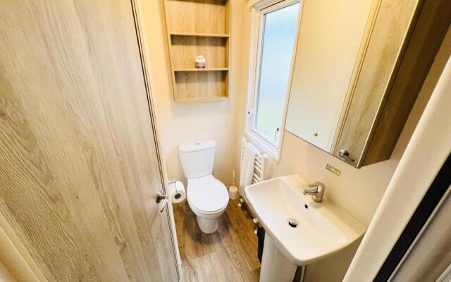 Luxury 2 Bedroom Caravan MC35, Shanklin, Isle of Wight