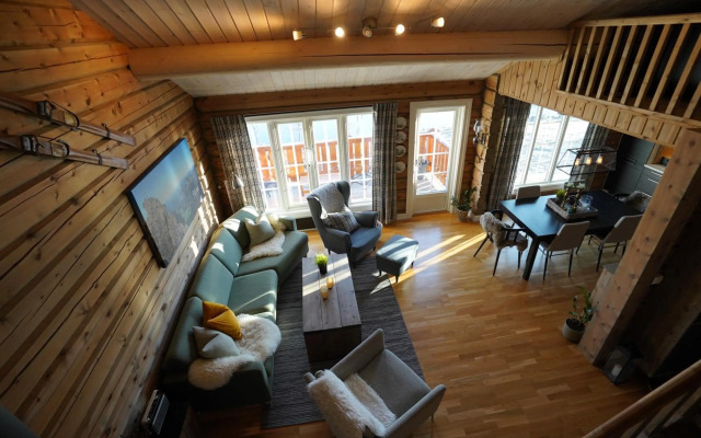 Lake View Apartment with loft