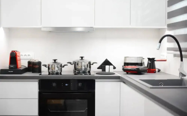 Damona 2BR Luxury Home With Garden