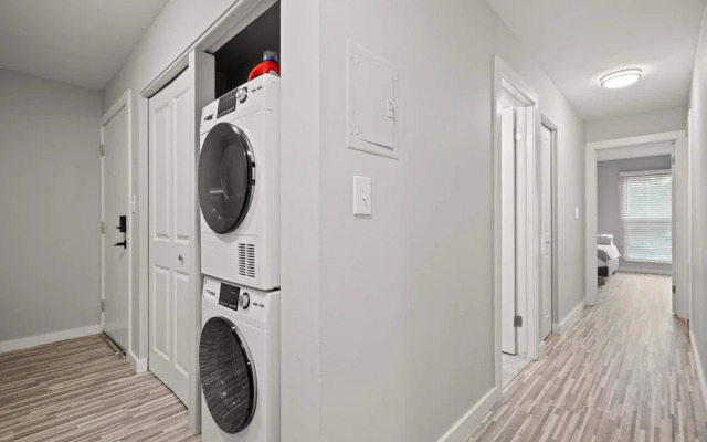 Family Friendly 2BR 2BA in the City