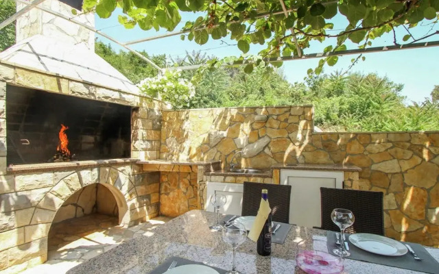 Apartment in Trogir Near Sea