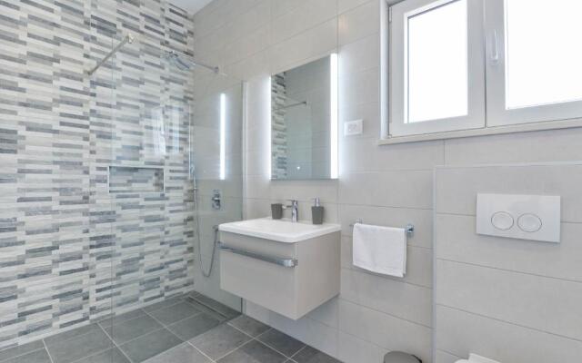 Luxury villa with pool near the beach 2