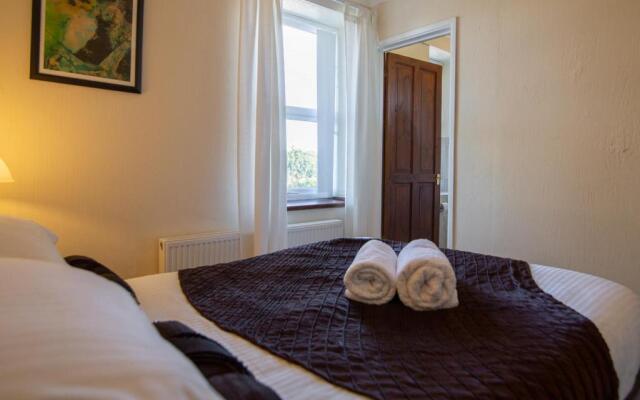 Kings Acre spacious 4 bed with Breath-taking views