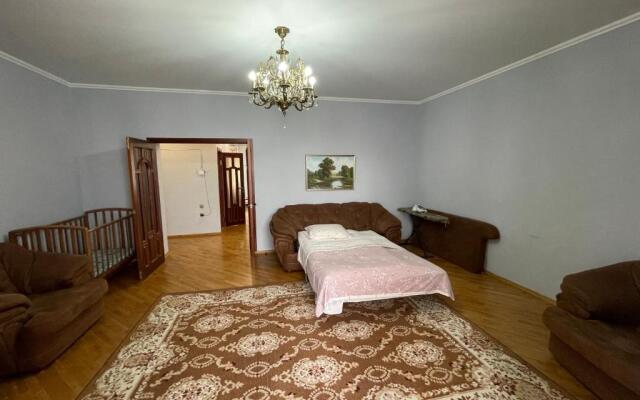 3h komnatnaja Kvartira v Novom Afone
