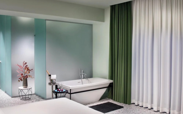 Lady Rose Privilege Suite