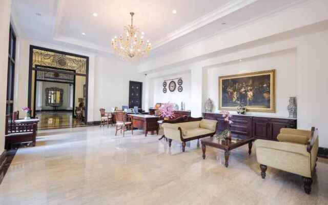Colonial Hotel