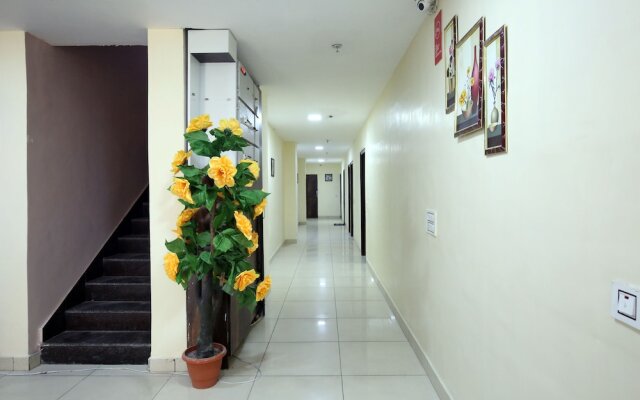 OYO 9323 Hotel Sidana Solitaires