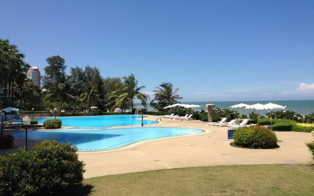 Issara at Cha-Um Beach Club