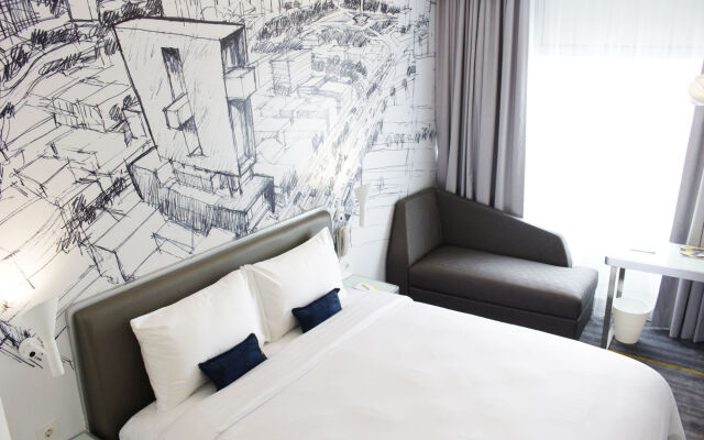 YELLO Hotel Harmoni Jakarta
