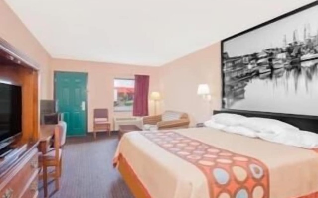 Super 8 Motel - Columbia