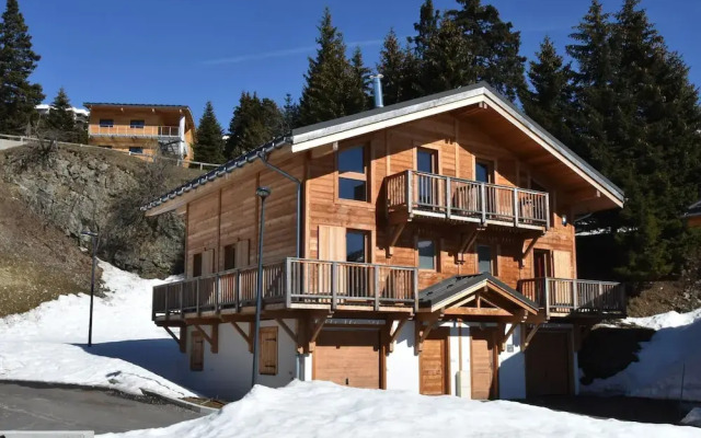 Splendid Chalet in Chamrousse With TV