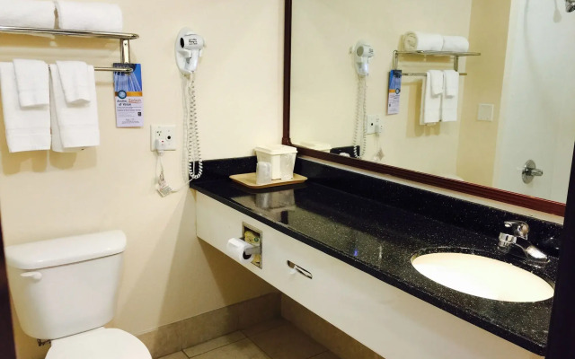 Quality Inn & Suites West Chase