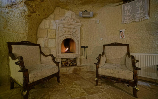 Jerveni Cave Hotel