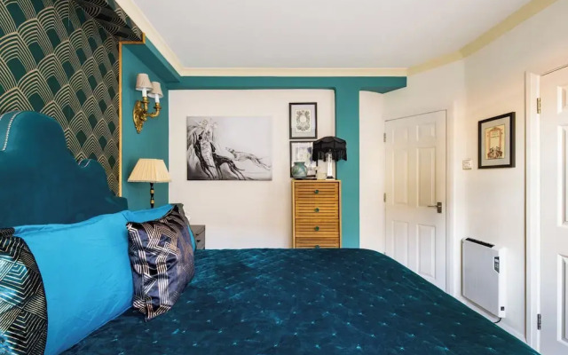 Mayfair 3-bed 5-guest Berkeley Square 1729 House