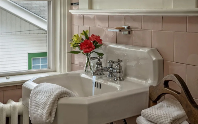 Baker City Blue Door Inn