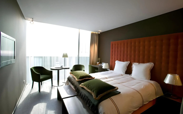 D-Hotel
